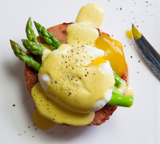 EGGS BENEDICT WITH ASPARAGUS